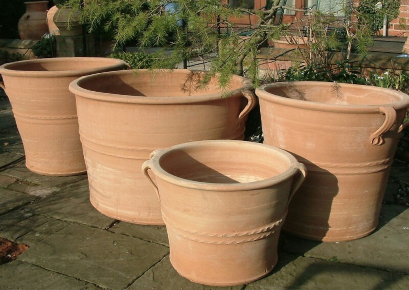 Fraski terracotta pot from The Cretan Pot Shop Rugby Warwickshire