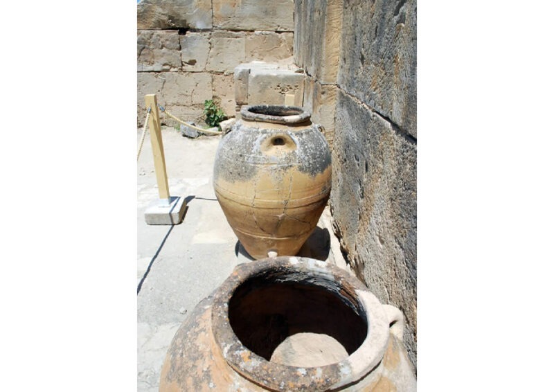 Phestos terracotta pot from The Cretan Pot Shop Rugby Warwickshire